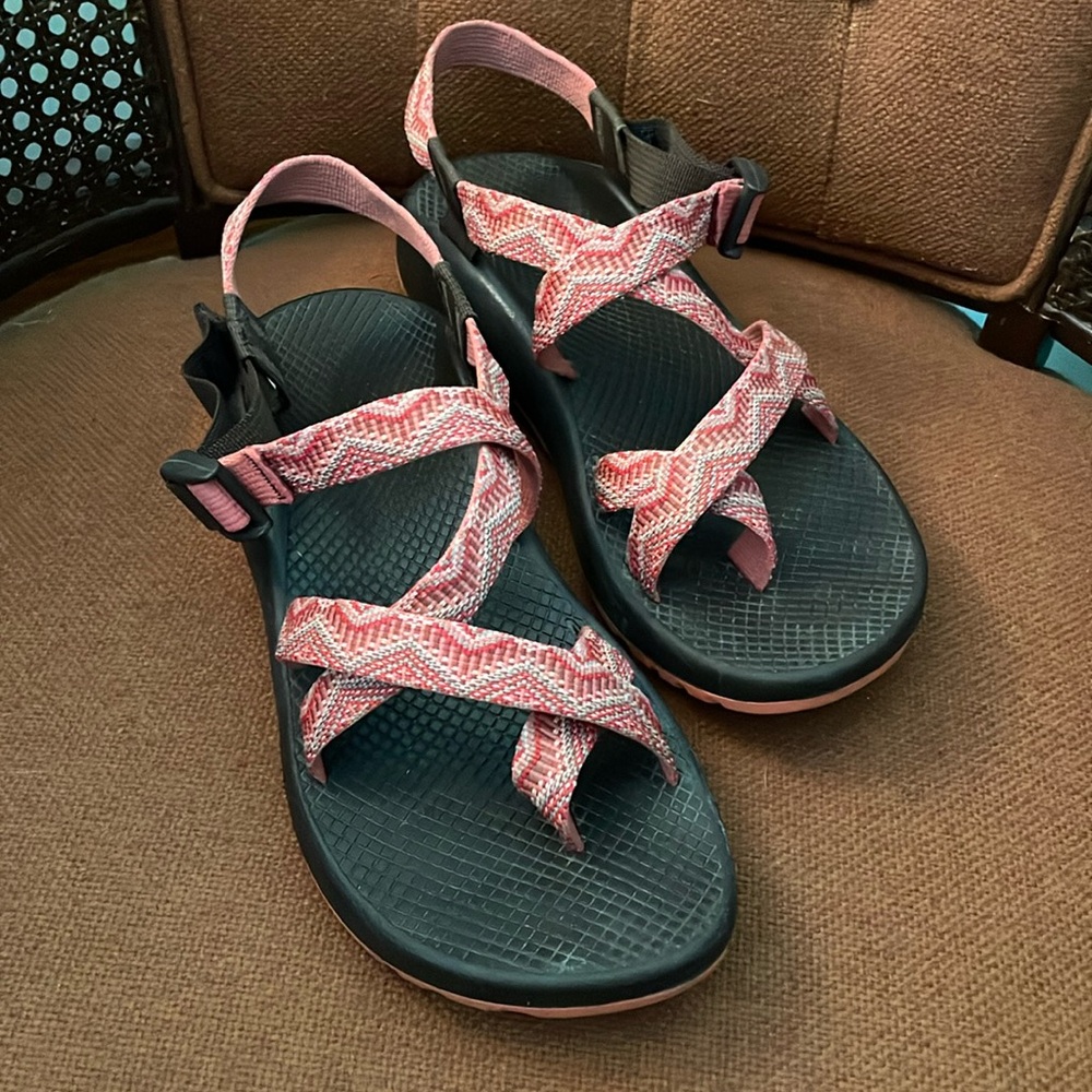 Chaco women’s size 10 red and orange sandals